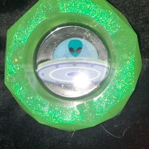 Alien blacklight ashtray
